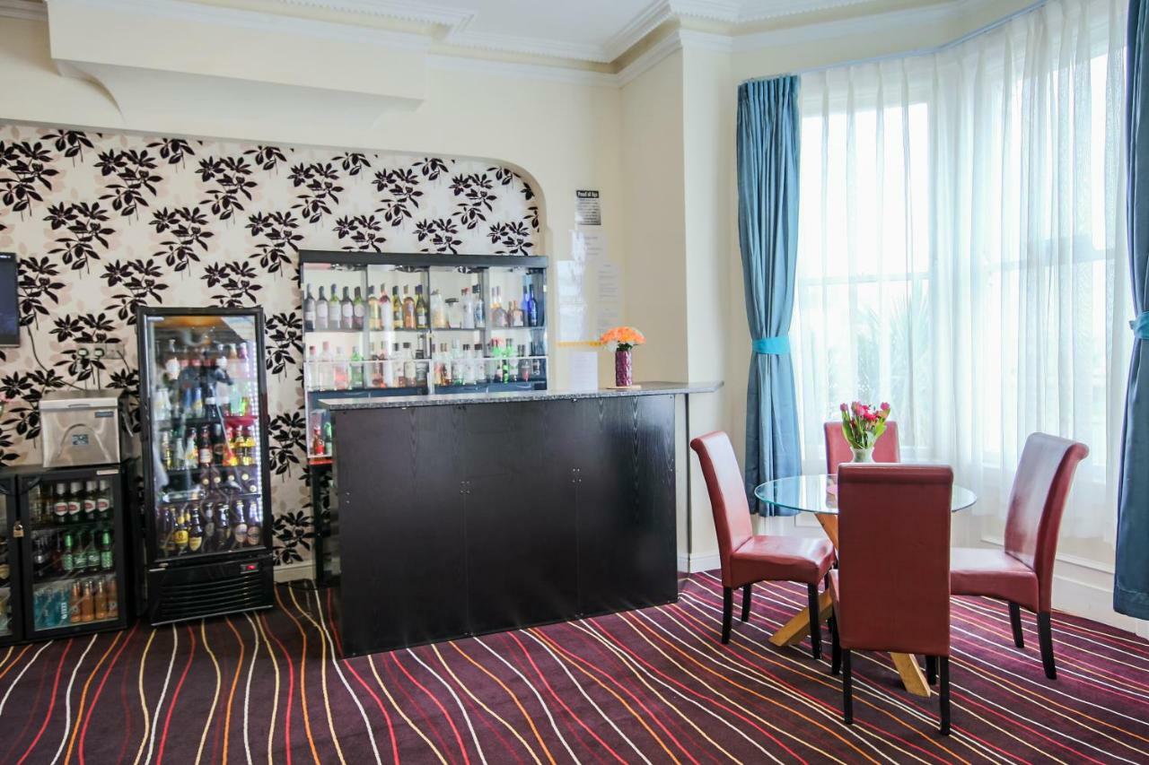 Iris Hotel Ландъндо Екстериор снимка